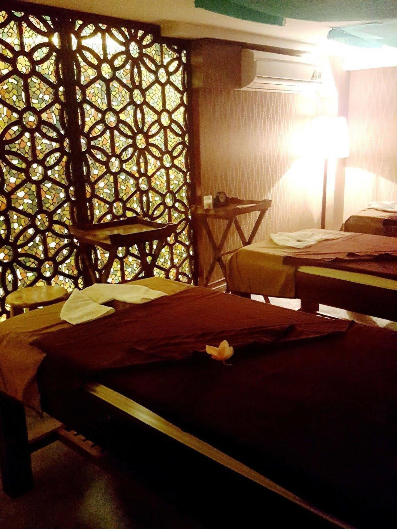 Hanoi Emerald Waters Hotel & Spa Esterno foto
